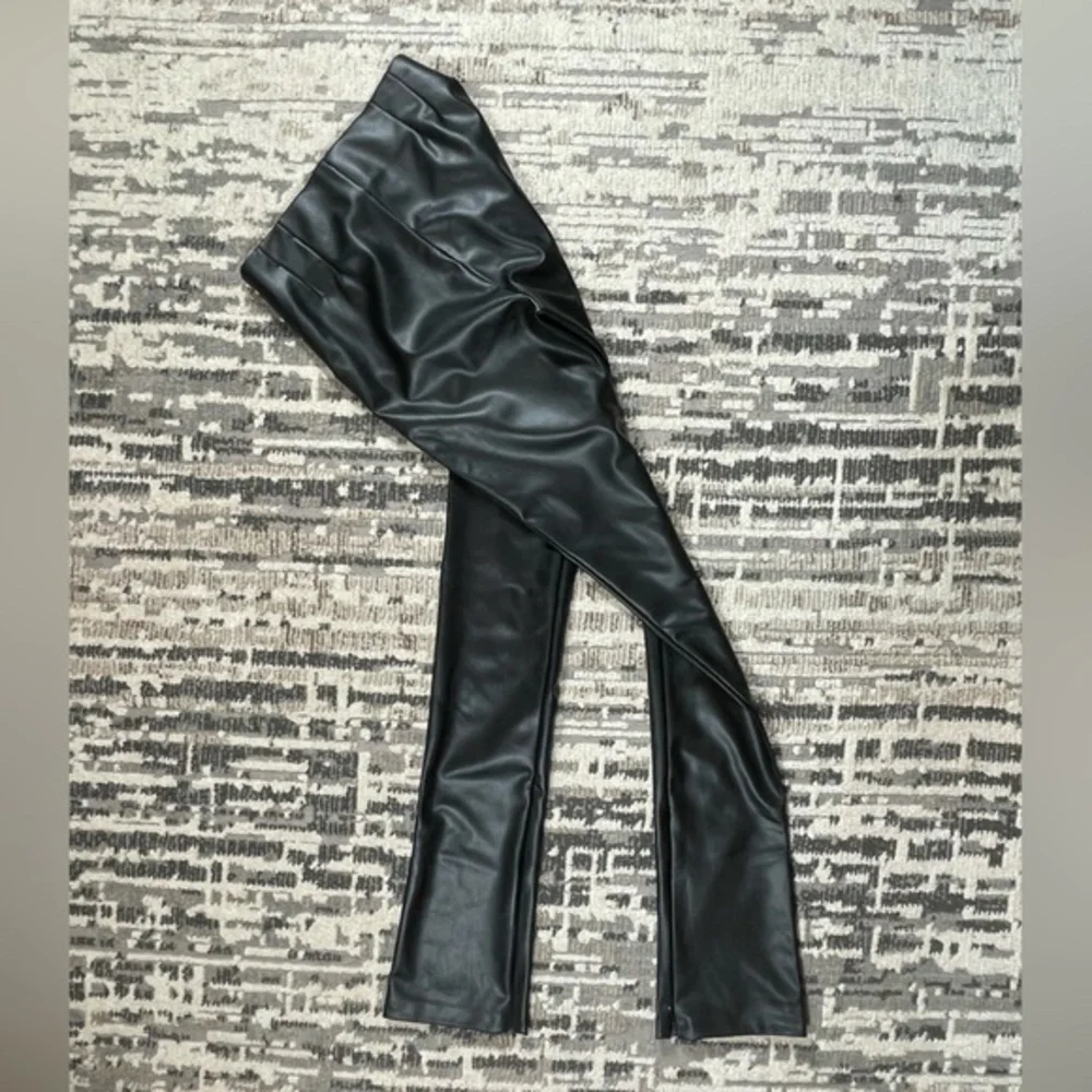 Zara Black Highrise Flared Faux Leather Leggings Size Small - Picture 7 of 11